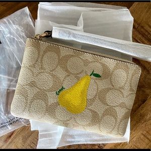 NWT COACH $78.00 Corner Zip Wristlet In Signature Canvas With Pear